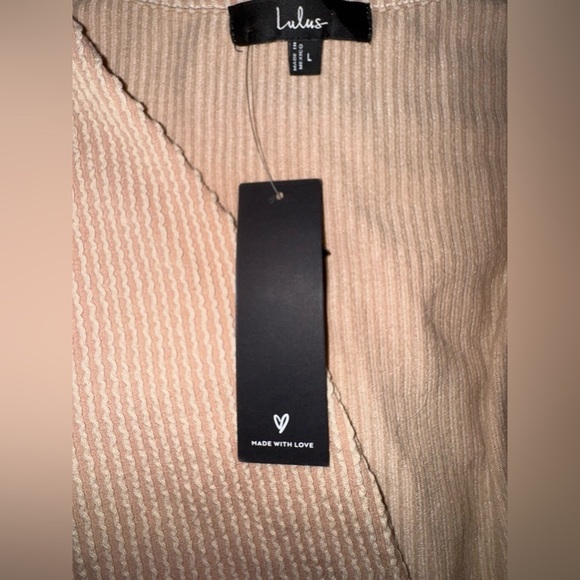 Lulu's Ribbed tan/light peach-ish Short Sleeve Top. Size L. NWT - Picture 5 of 10